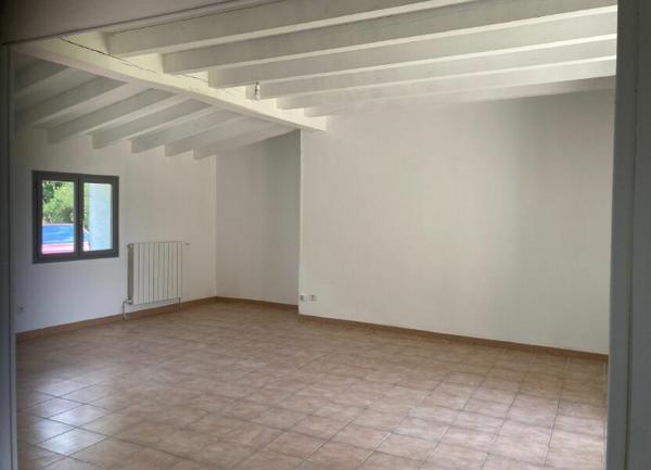 Maison à louer    4 pièces •  Lacropte