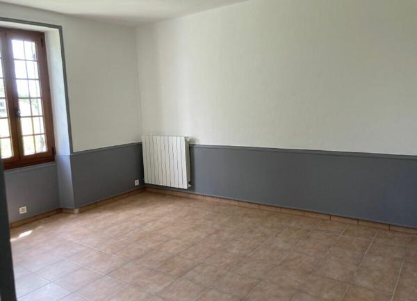 Maison à louer    4 pièces •  Lacropte