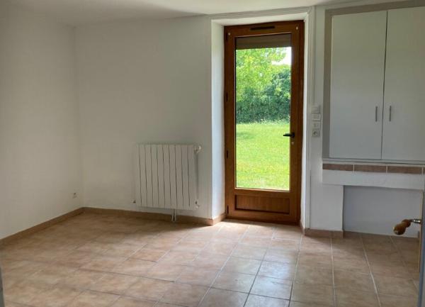 Maison à louer    4 pièces •  Lacropte