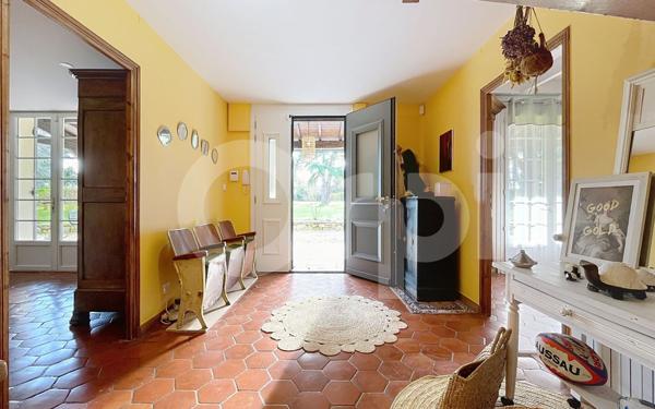 Maison à vendre    5 pièces •  Cours-de-Pile