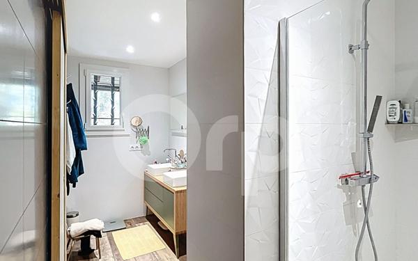 Maison à vendre    5 pièces •  Cours-de-Pile