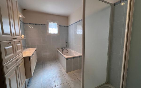 Maison à vendre    6 pièces • 182 m2 Saint-Denis-en-Val