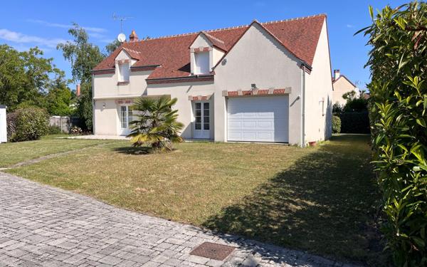 Maison à vendre    6 pièces • 182 m2 Saint-Denis-en-Val