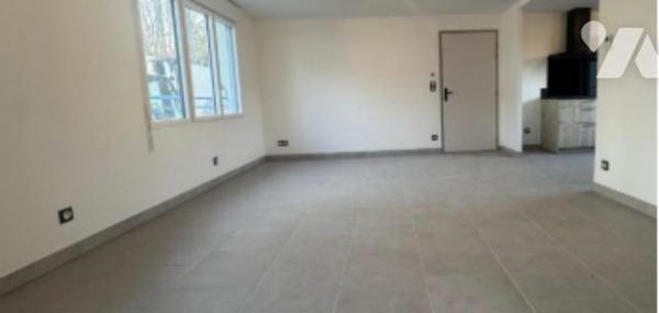 Appartement  T 3 
1 cave  - 2 places parking
Possibilité d'un garage à un tarif préférentiel
