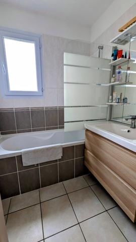 CAVAILLON | Très beau T3 de 61 m² avec terrasse couverte et stationnement privatif en petite résidence fermée