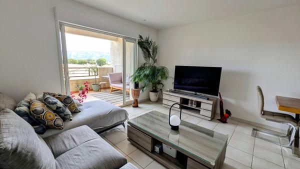 CAVAILLON | Très beau T3 de 61 m² avec terrasse couverte et stationnement privatif en petite résidence fermée