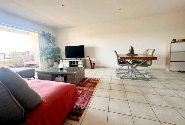 CAVAILLON | Très beau T3 de 61 m² avec terrasse couverte et stationnement privatif en petite résidence fermée