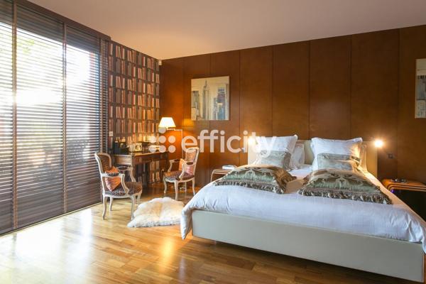 Maison
         6 pièces
        - 300 m² Exclusivité 1 155 000 € *