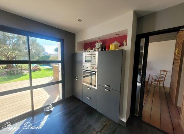 Maison à vendre 6 pièces L'HOUMEAU (17) - 173 m2 - Parcelle de 1100 m2 - 4 chambres, 1 bureau - Piscine chauffée - Double garage