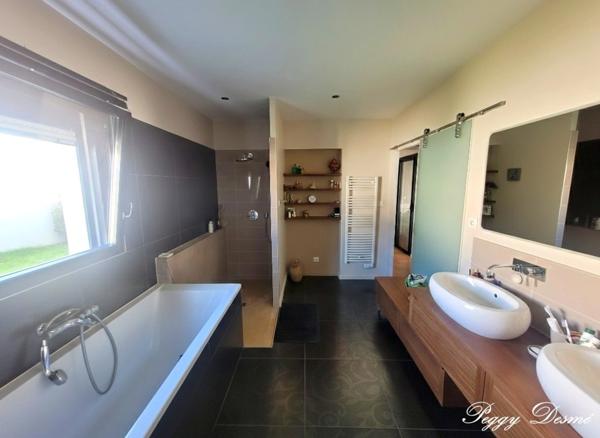 Maison à vendre 6 pièces L'HOUMEAU (17) - 173 m2 - Parcelle de 1100 m2 - 4 chambres, 1 bureau - Piscine chauffée - Double garage