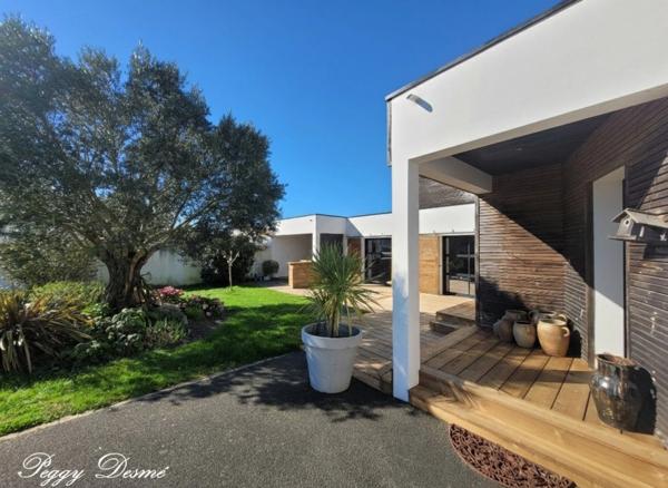 Maison à vendre 6 pièces L'HOUMEAU (17) - 173 m2 - Parcelle de 1100 m2 - 4 chambres, 1 bureau - Piscine chauffée - Double garage