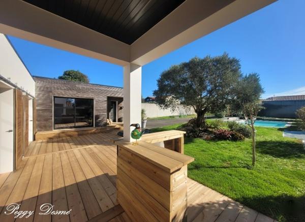 Maison à vendre 6 pièces L'HOUMEAU (17) - 173 m2 - Parcelle de 1100 m2 - 4 chambres, 1 bureau - Piscine chauffée - Double garage