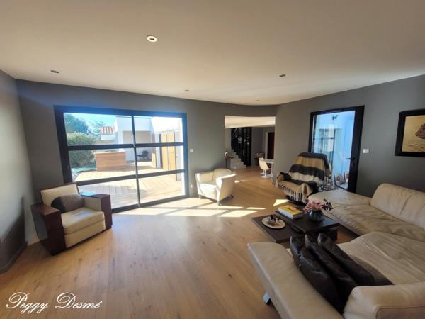 Maison à vendre 6 pièces L'HOUMEAU (17) - 173 m2 - Parcelle de 1100 m2 - 4 chambres, 1 bureau - Piscine chauffée - Double garage