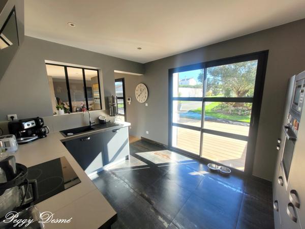 Maison à vendre 6 pièces L'HOUMEAU (17) - 173 m2 - Parcelle de 1100 m2 - 4 chambres, 1 bureau - Piscine chauffée - Double garage