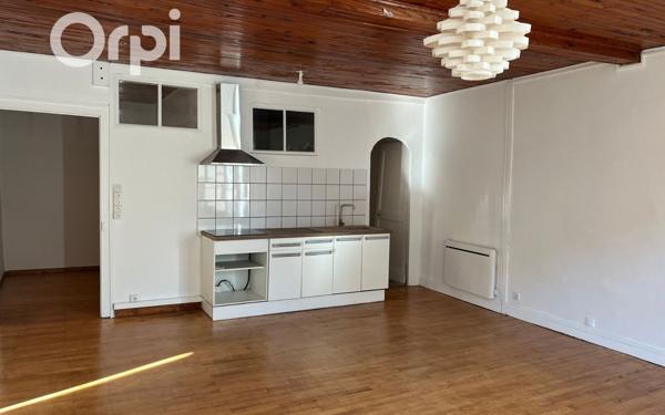 Appartement à louer    3 pièces • 75,28 m2 Saint-Étienne-de-Saint-Geoirs