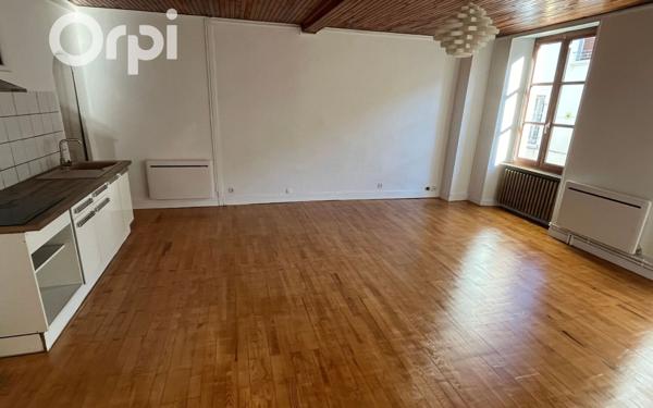 Appartement à louer    3 pièces • 75,28 m2 Saint-Étienne-de-Saint-Geoirs