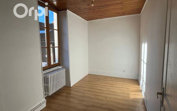 Appartement à louer    3 pièces • 75,28 m2 Saint-Étienne-de-Saint-Geoirs