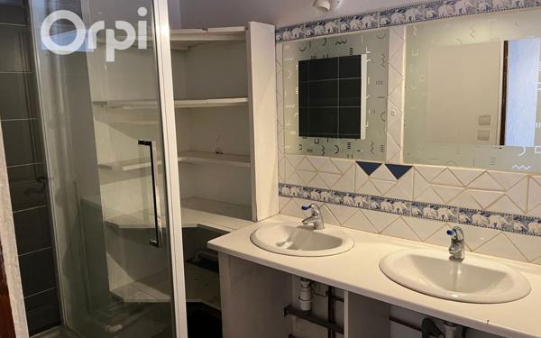 Appartement à louer    3 pièces • 75,28 m2 Saint-Étienne-de-Saint-Geoirs