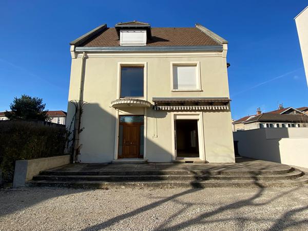 38140 RIVES RIVES - Centre