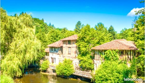 SAINT LEONARD DE NOBLAT - Murs A VENDRE - 600 m² + 8 000 m² de terrain