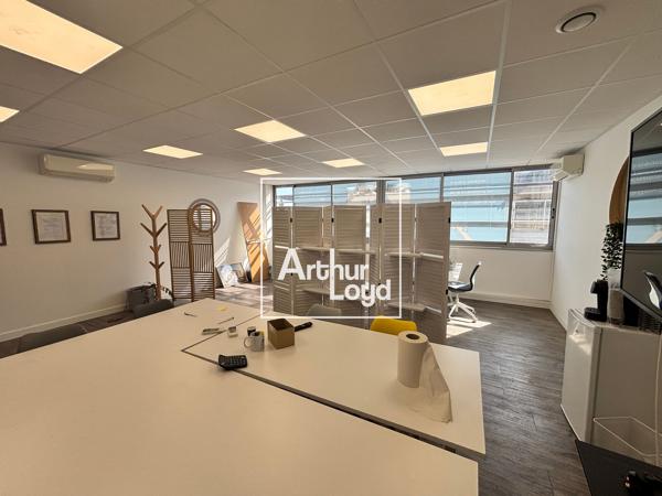 Bureau à louer à Nîmes 50 m2 au 1er étage avec ascenseur