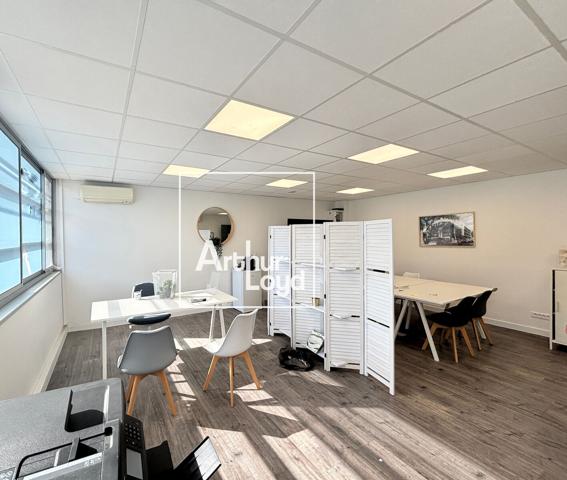 Bureau à louer à Nîmes 50 m2 au 1er étage avec ascenseur