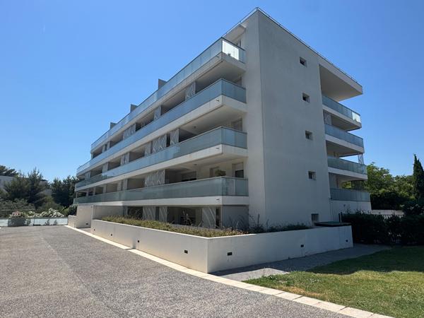 A louer Appartement de type 2 avec terrasse et box à Marseille 13008 Quartier BONNEVEINE