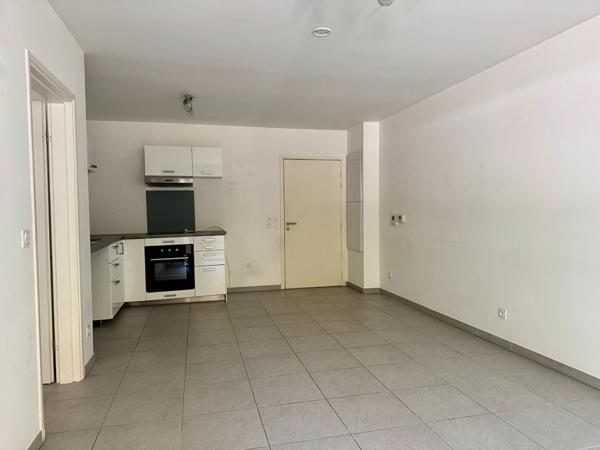 A louer Appartement de type 2 avec terrasse et box à Marseille 13008 Quartier BONNEVEINE