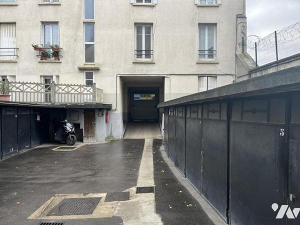 Paris 75018 - Rue Ordener - Ensemble d'emplacements parkings/box et de remises