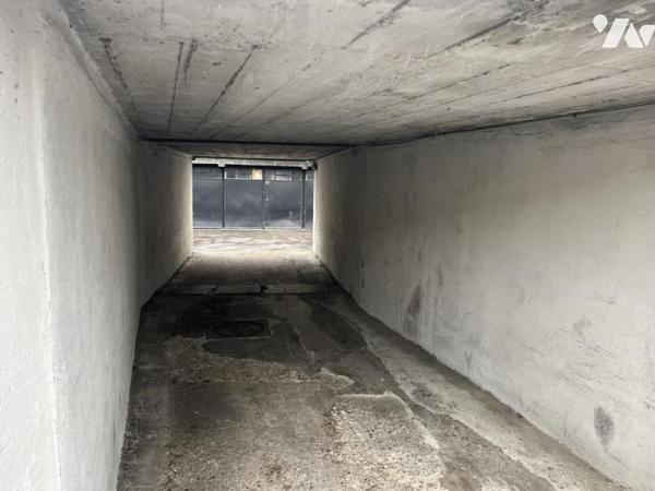 Paris 75018 - Rue Ordener - Ensemble d'emplacements parkings/box et de remises