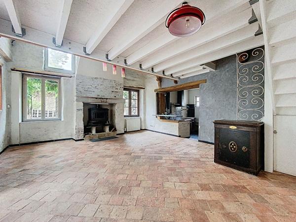 Maison ancienne, idéalement située dans le centre-ville de Chalonnes Sur Loire