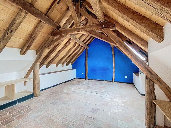 Maison ancienne, idéalement située dans le centre-ville de Chalonnes Sur Loire