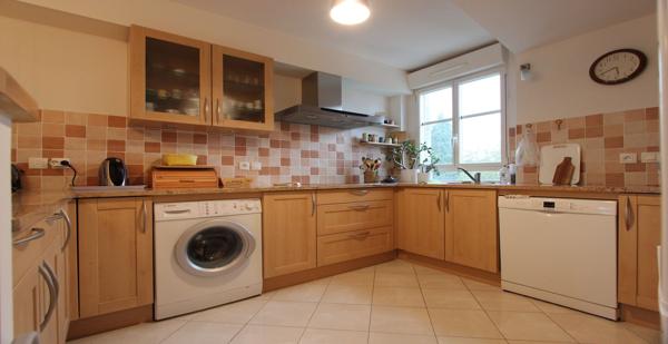 AU CENTRE DE QUIMPER, UN RARISSIME DERNIER ÉTAGE. - L'agence Immobilier & Associés