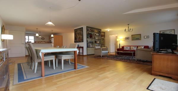 AU CENTRE DE QUIMPER, UN RARISSIME DERNIER ÉTAGE. - L'agence Immobilier & Associés