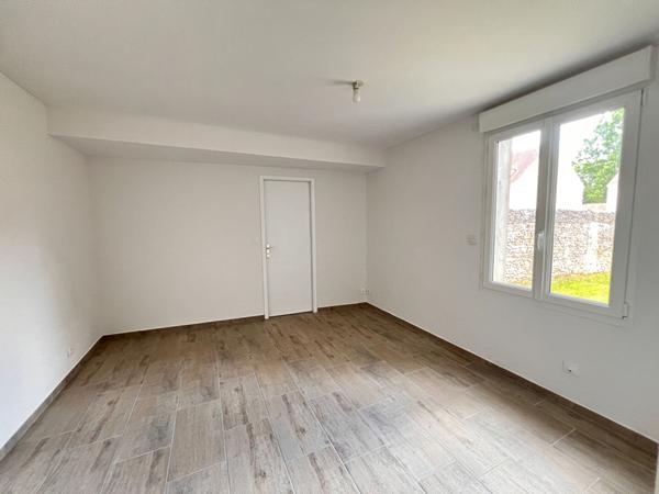 NOAILLES Maison SEJOUR, CUISINE, 4 CHAMBRES, GARAGE, DEPENDANCE, JARDIN