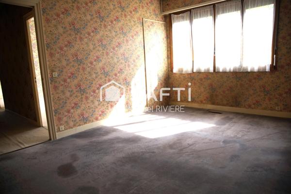 Je vous propose en Exclusivité cette maison à rénover et à fort potentiel sur 2500 m2 de terrain entièrement clos, sans vis-à-vis, implantée sur la commune de Sainte-Foy-Lès-Lyon.