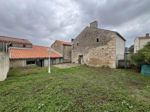 Maison à louer 860 € CC Xanton-Chassenon 6 p 127 m² DPE D