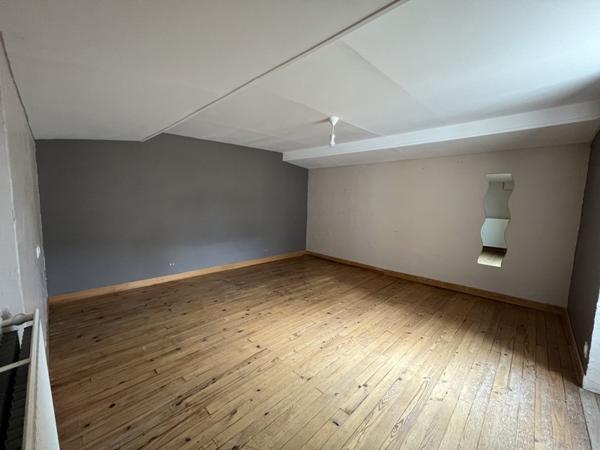Maison à louer 860 € CC Xanton-Chassenon 6 p 127 m² DPE D