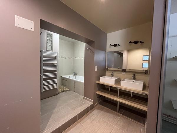 Maison à louer 860 € CC Xanton-Chassenon 6 p 127 m² DPE D