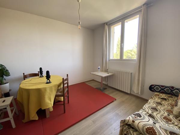 Maison
                                                                                                                                                                                                                                                                                                                        8 pièce(s)                                                                                                                                                                                                          4 chambre(s)                                                                                                                                                                                                          165  m²