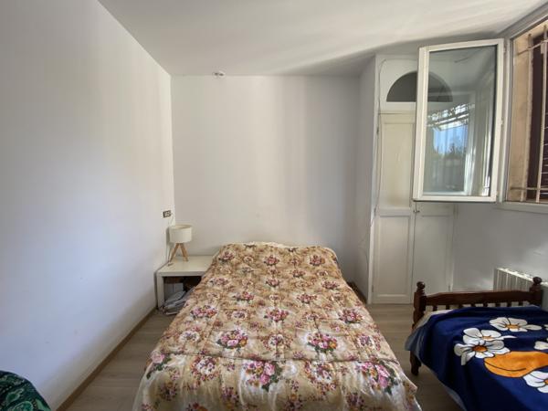 Maison
                                                                                                                                                                                                                                                                                                                        8 pièce(s)                                                                                                                                                                                                          4 chambre(s)                                                                                                                                                                                                          165  m²