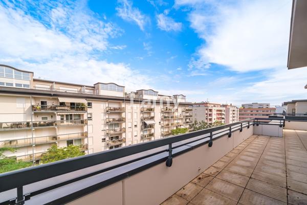 Attique 4 pièces 119 m² + terrasse 55 m² – nouveau bassin (58)