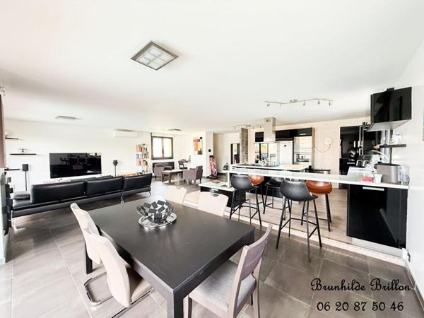 Pavillon 215m², 3 chambres, bureau, garage, piscine, jardin