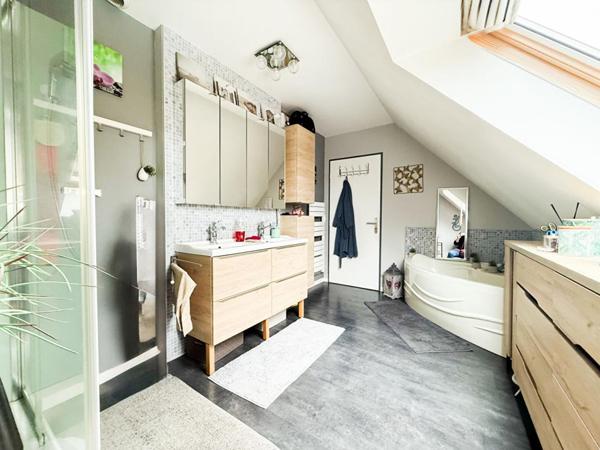 Maison individuelle,128M² au sol , 3 chambres, garage, jardin