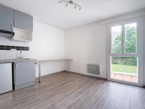 A louer BILLERE limitrophe PAU Studio de 18.04 m² avec parking privatif