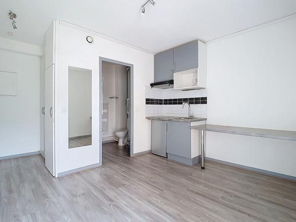 A louer BILLERE limitrophe PAU Studio de 18.04 m² avec parking privatif
