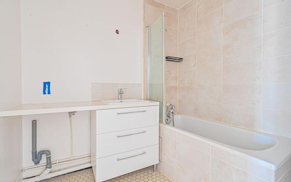 Appartement à vendre    3 pièces • 63 m2 Paris 11