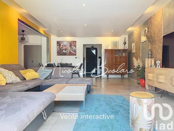 Maison traditionnelle 5 pièces de 166 m² à Cheval-Blanc (84460)