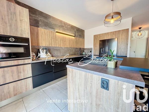 Maison traditionnelle 5 pièces de 166 m² à Cheval-Blanc (84460)