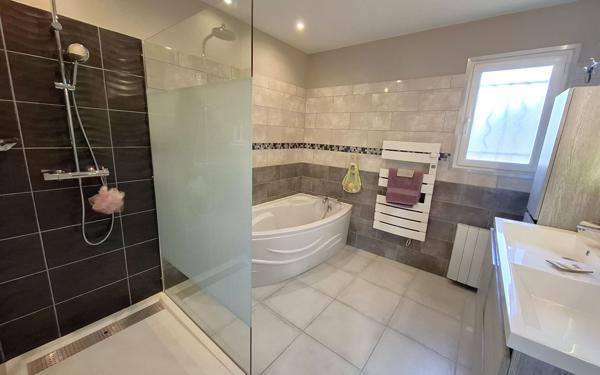 Maison à vendre    5 pièces •  Médis